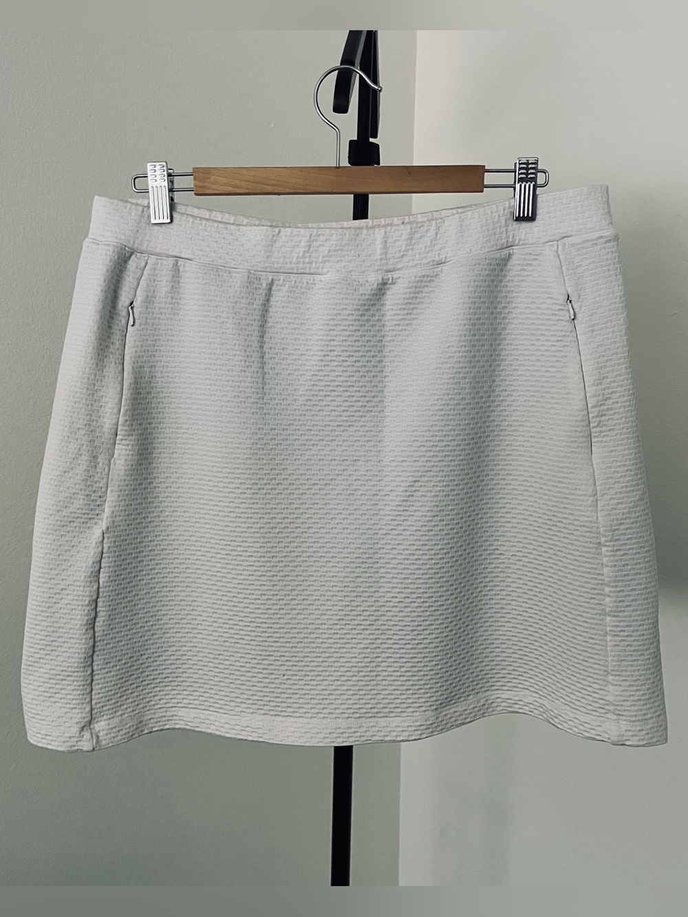 ⛳ Tail Women's White Textured Golf Tennis Skort | Large | Built-In Shorts
